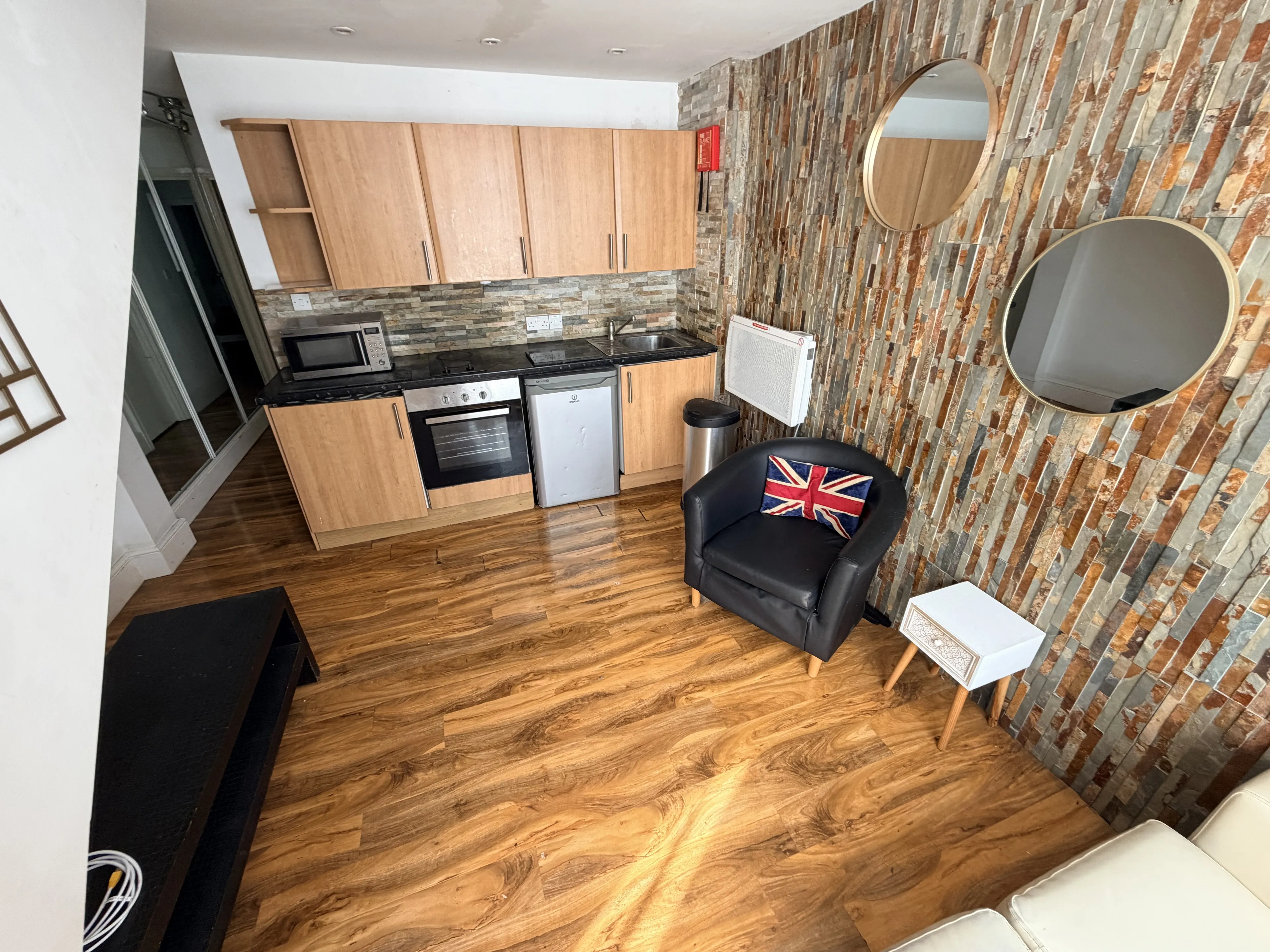 Flat Dobbs Mill Close in Birmingham
