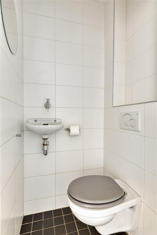 Tussenwoning te koop: Roland Holsthof 29, Tilburg