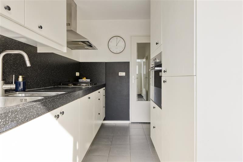 Tussenwoning te koop: Roland Holsthof 29, Tilburg