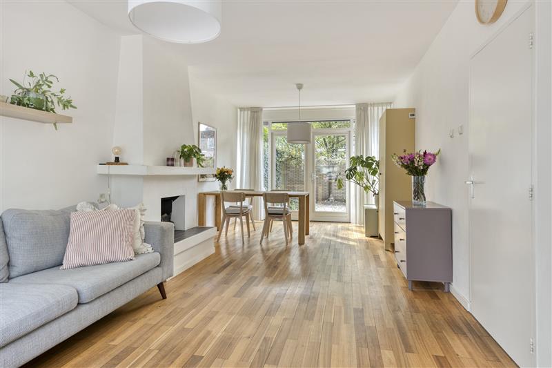 Tussenwoning te koop: Roland Holsthof 29, Tilburg