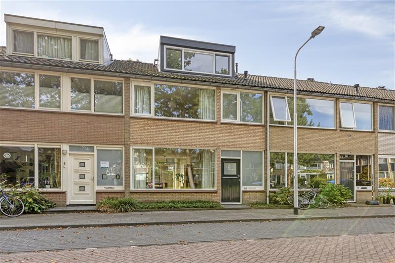 Tussenwoning te koop: Roland Holsthof 29, Tilburg