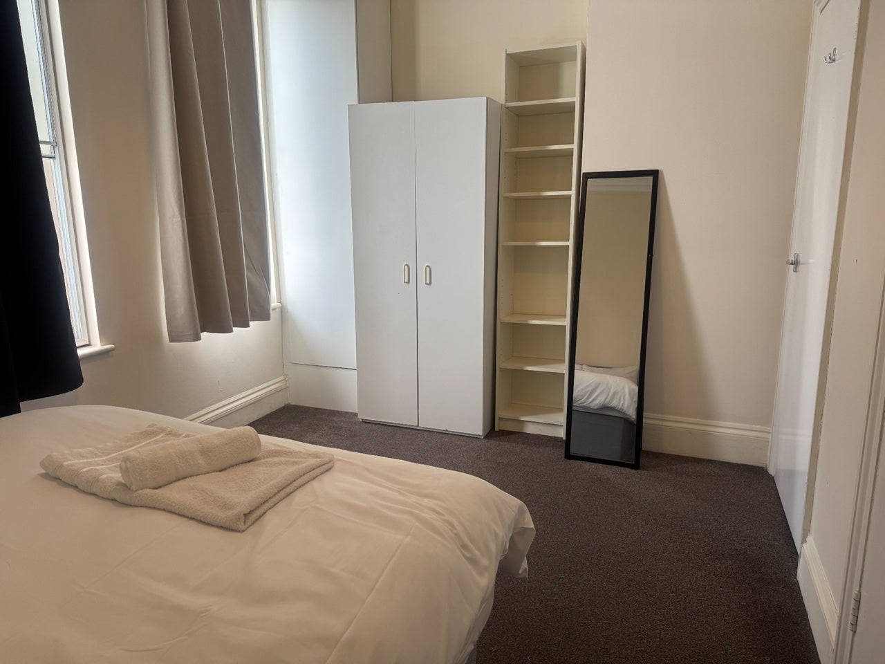 Flat Whitechapel Road in Greater London