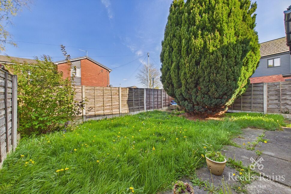 House Chepstow Avenue in Sale