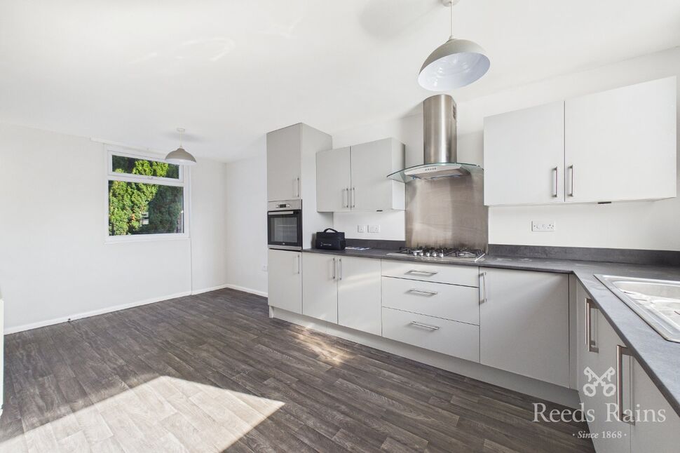 House Chepstow Avenue in Sale