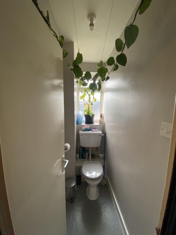 Room Hydethorpe Road in Greater London