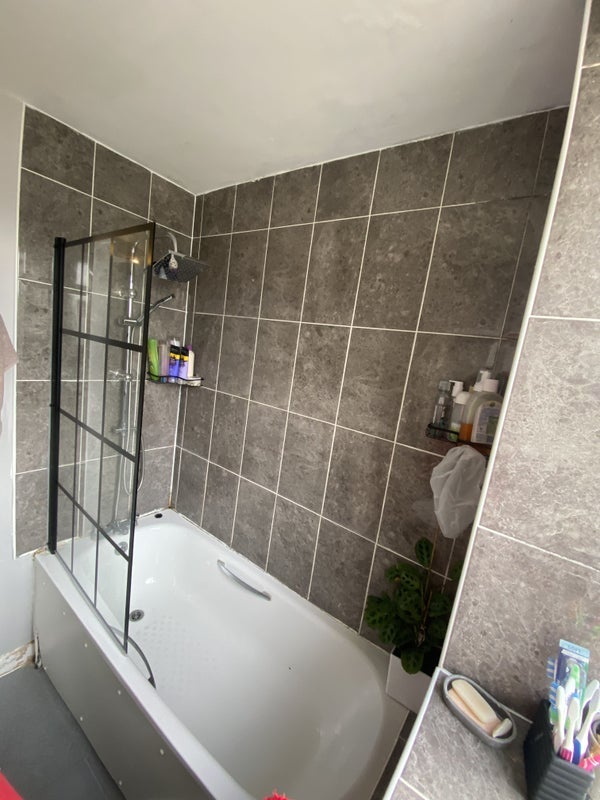 Room Hydethorpe Road in Greater London