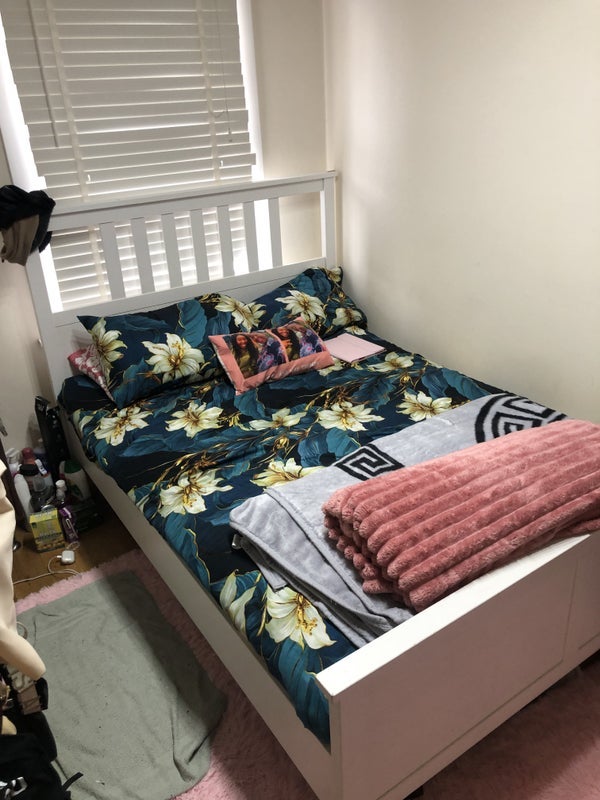 Room Bynes Road in Greater London