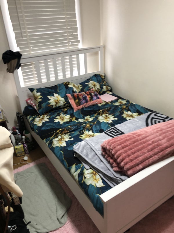Room Bynes Road in Greater London
