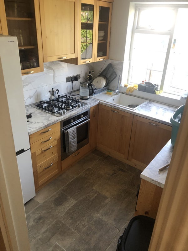 Room Bynes Road in Greater London