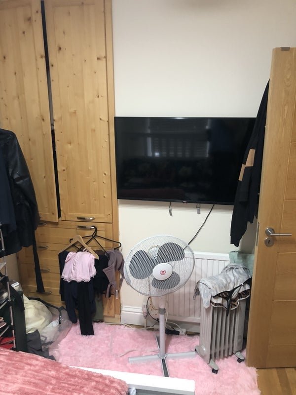 Room Bynes Road in Greater London