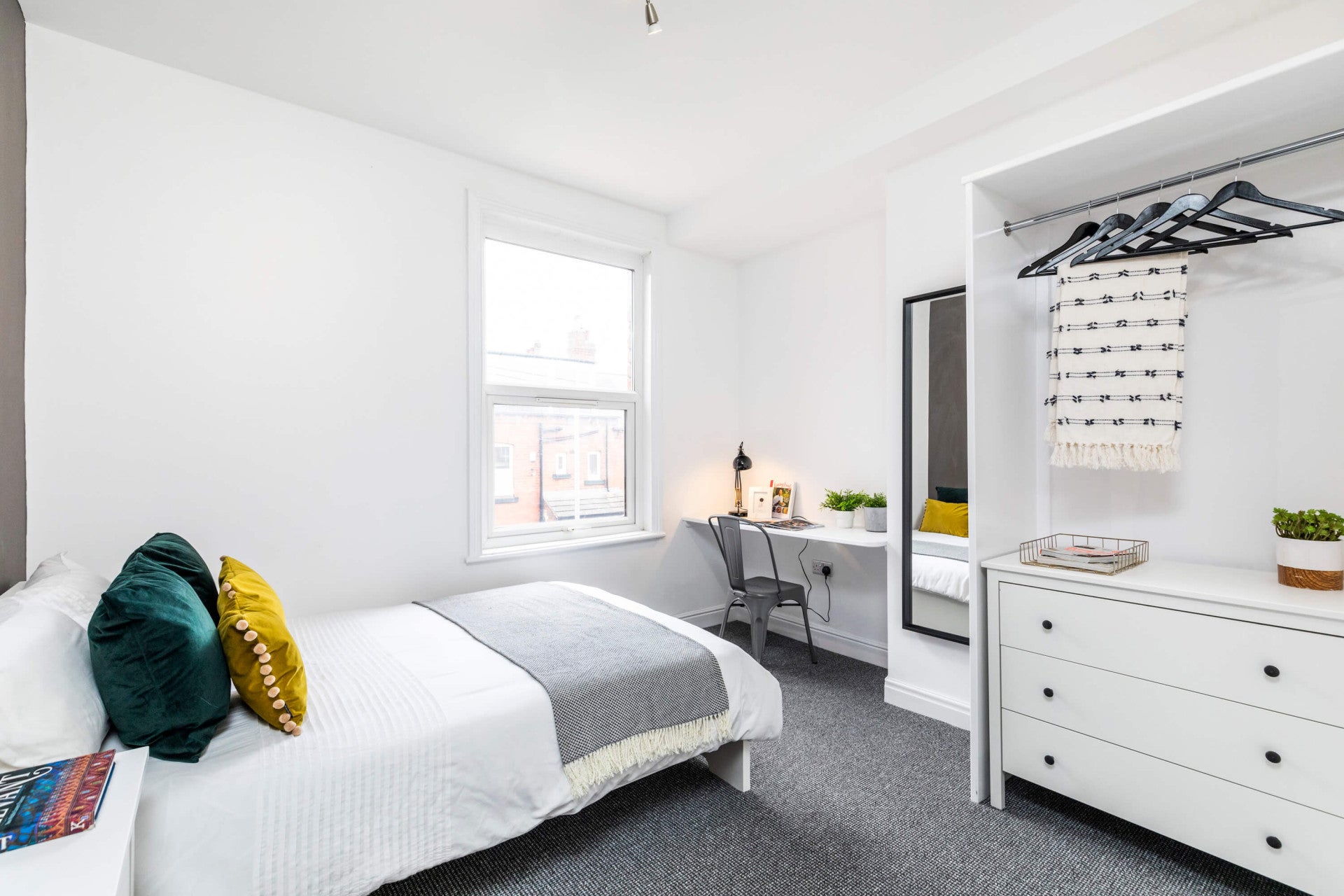 House Estcourt Terrace in Leeds