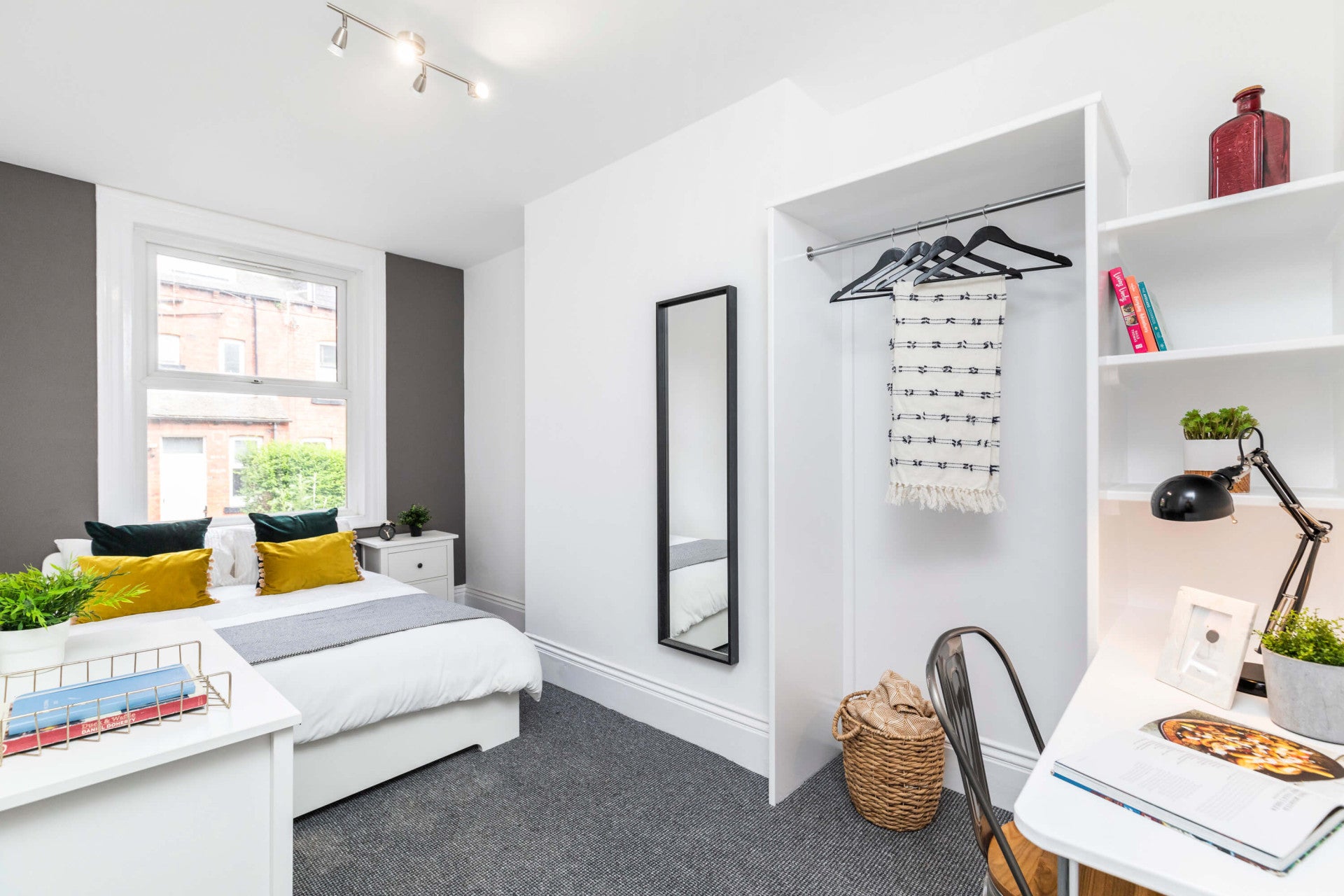 House Estcourt Terrace in Leeds