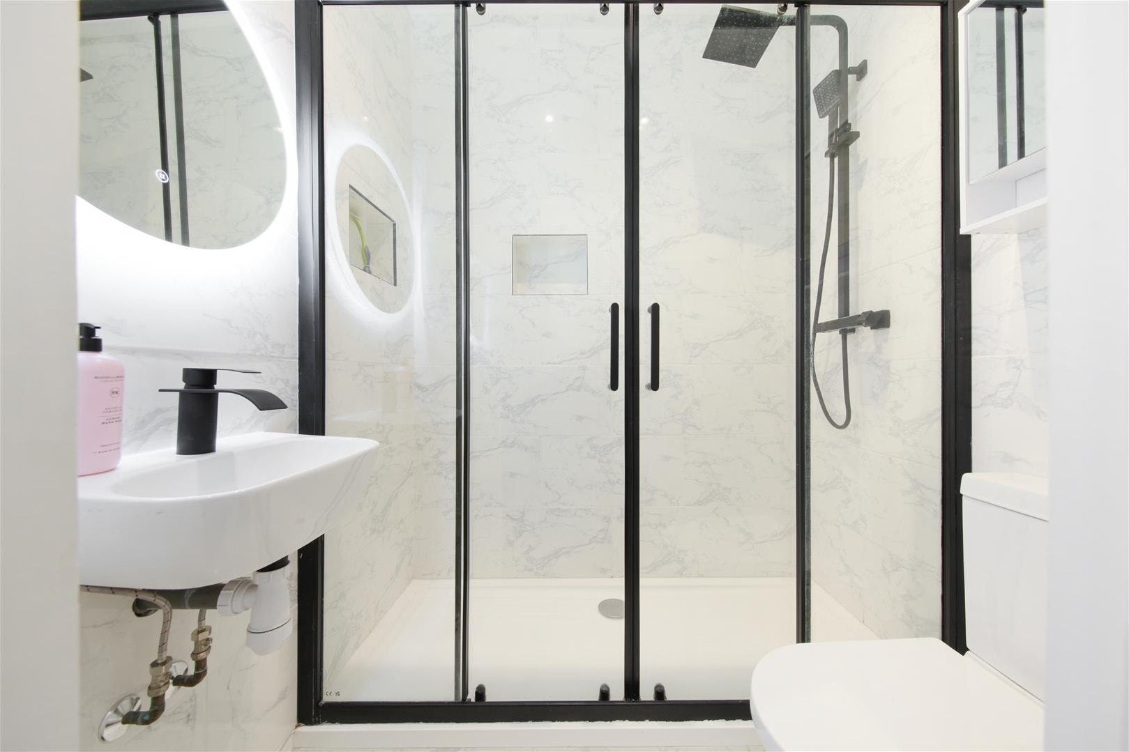 Flat Wildwood Close in Greater London