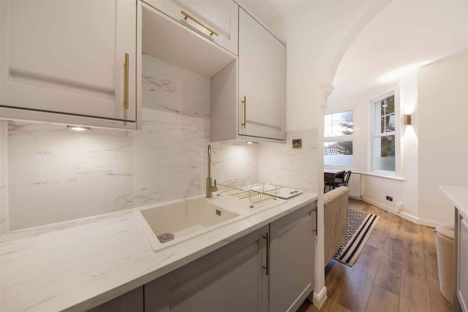 Flat Wildwood Close in Greater London