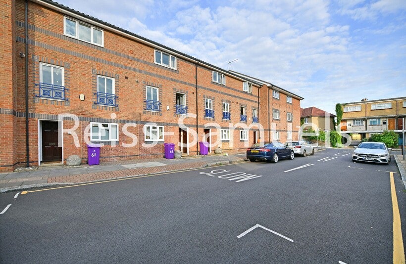 House Cahir Street in Greater London