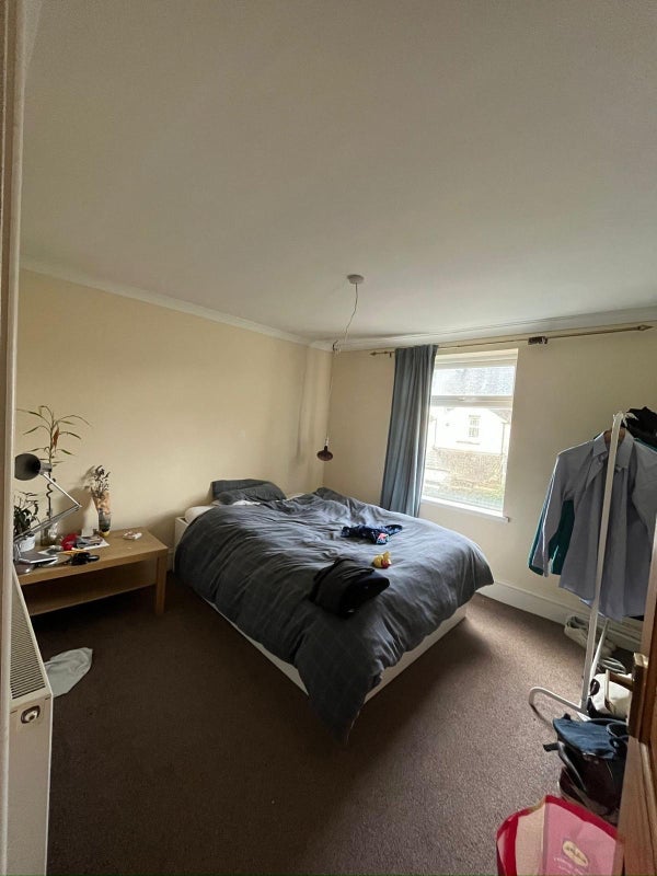 Room King's Road in Cardiff