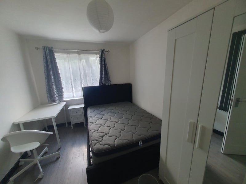 Room Albany Close in Greater London