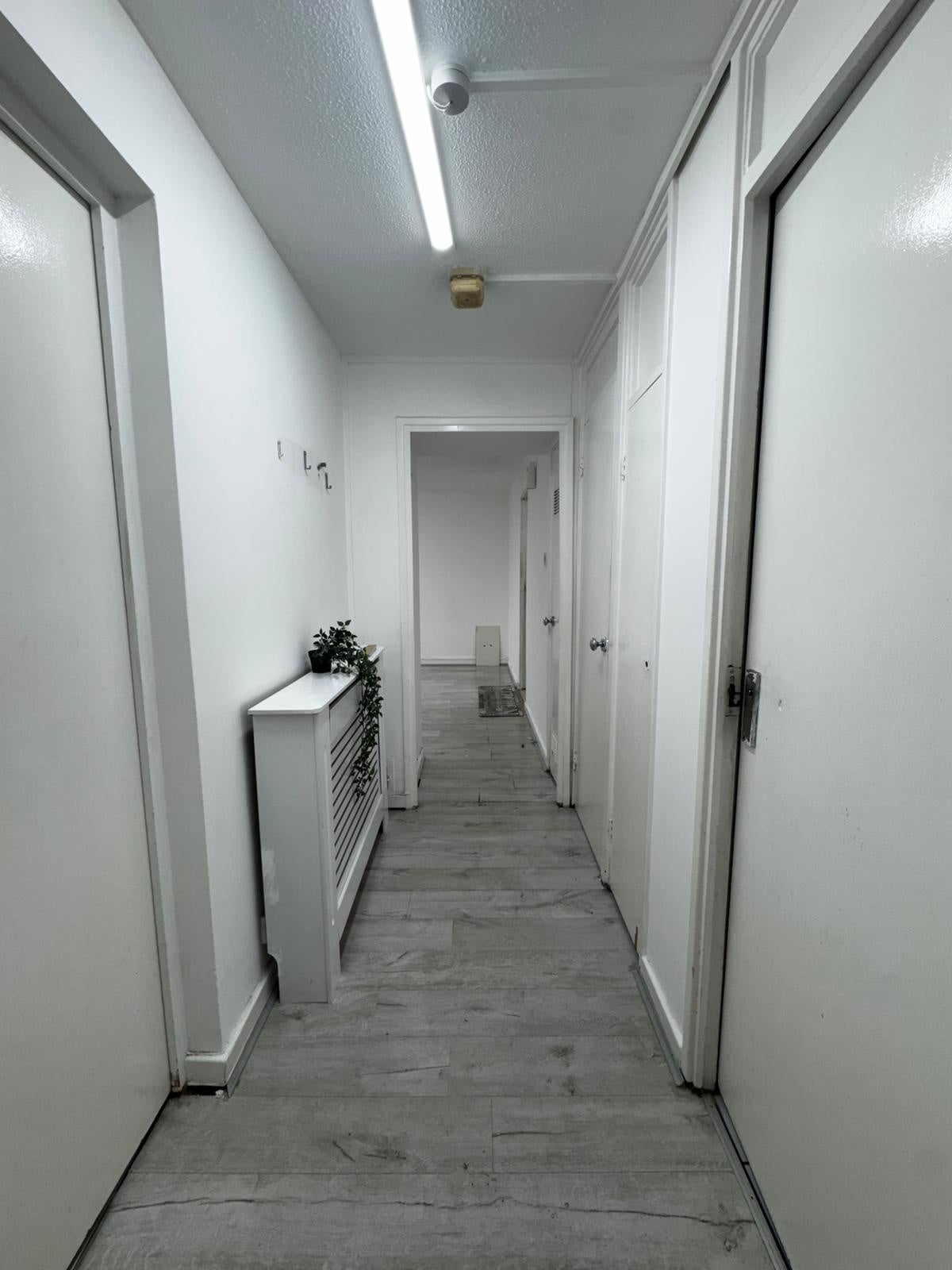 Flat Dorset Gardens in Greater London