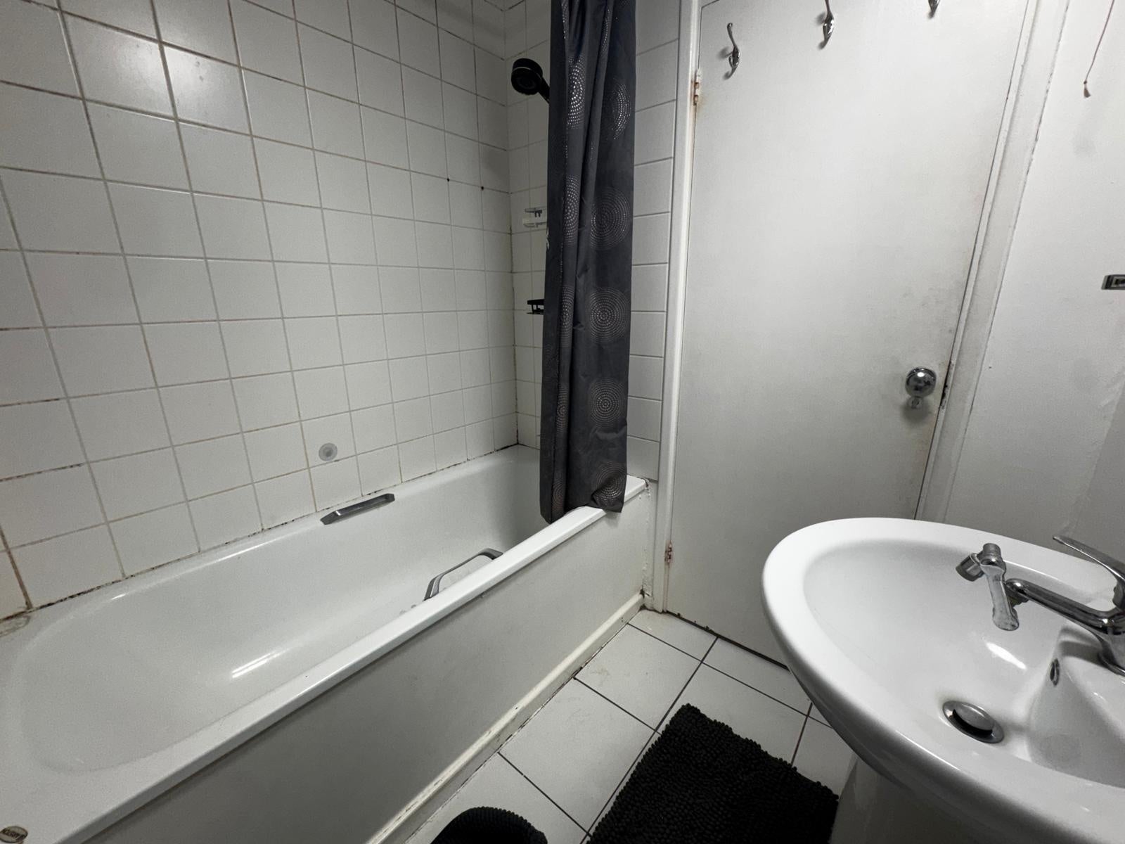 Flat Dorset Gardens in Greater London