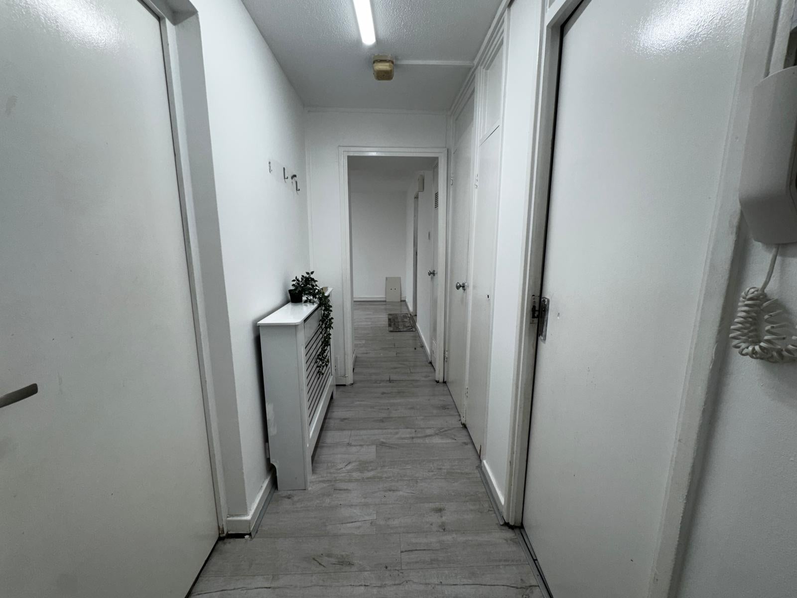 Flat Dorset Gardens in Greater London