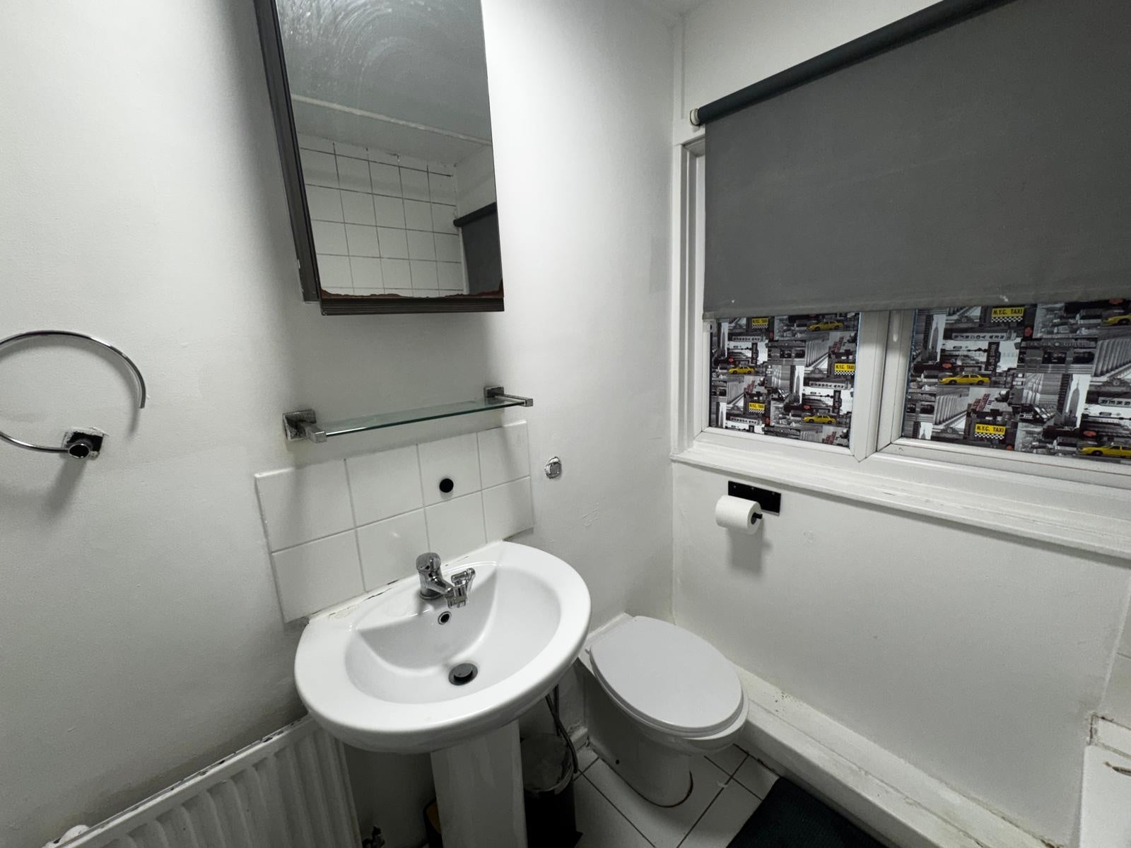 Flat Dorset Gardens in Greater London