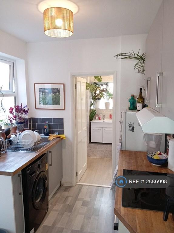 Room Cranbury Road in Reading