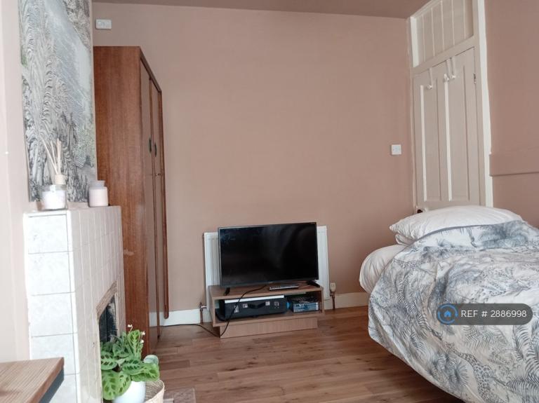 Room Cranbury Road in Reading