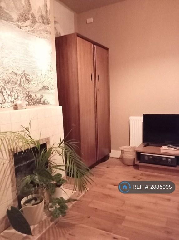 Room Cranbury Road in Reading
