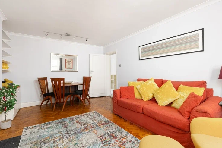 Flat Regent Square in Greater London