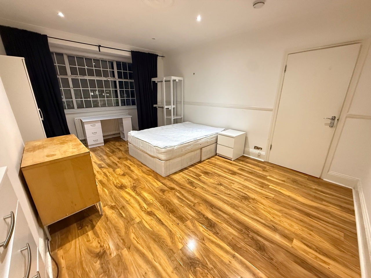 Room Claverdale Road in Greater London