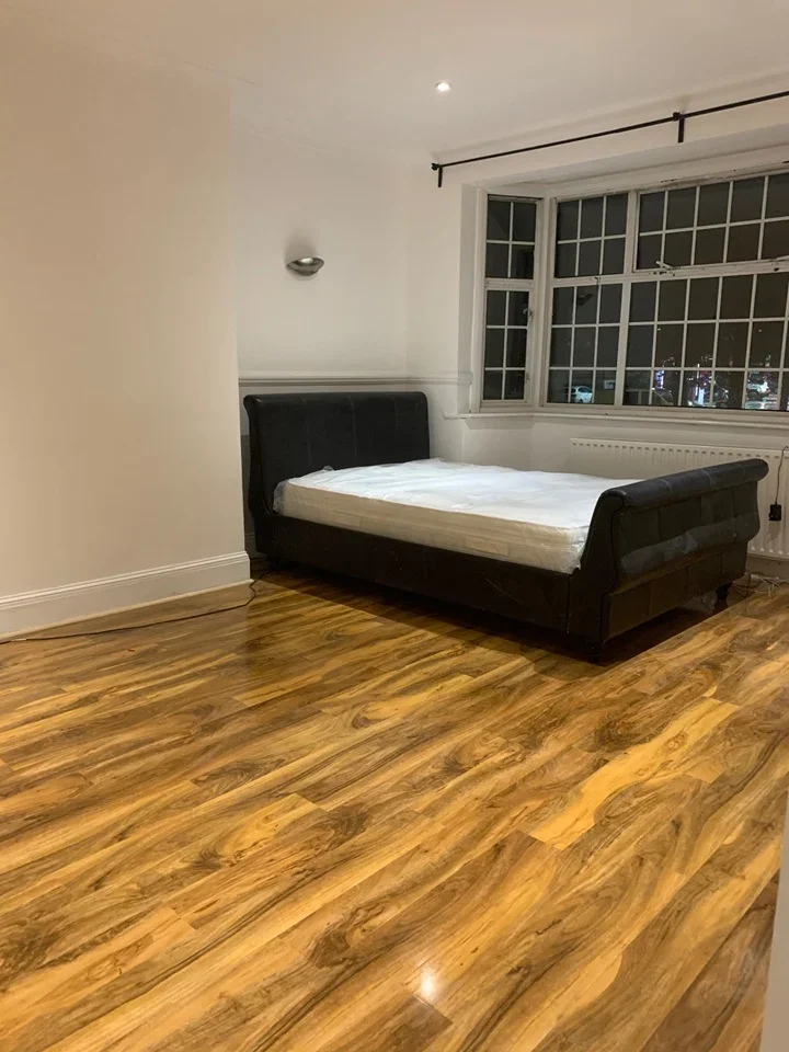 Room Claverdale Road in Greater London