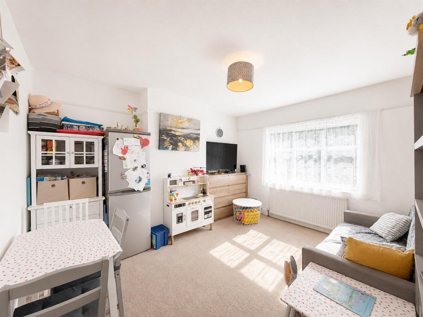 Flat Heston Road in Greater London
