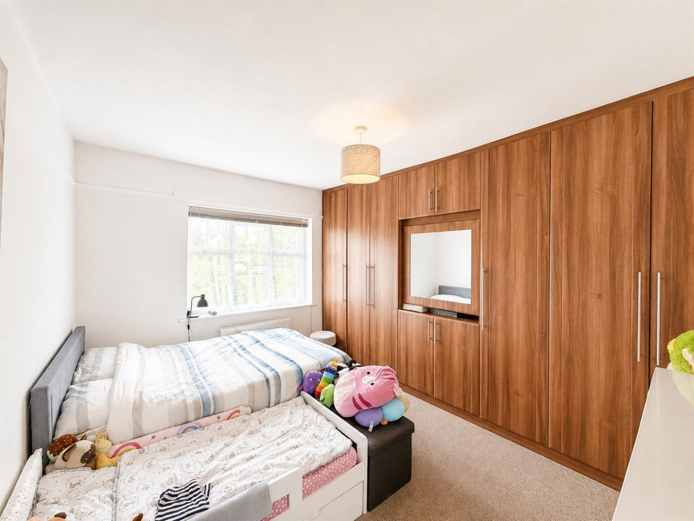 Flat Heston Road in Greater London
