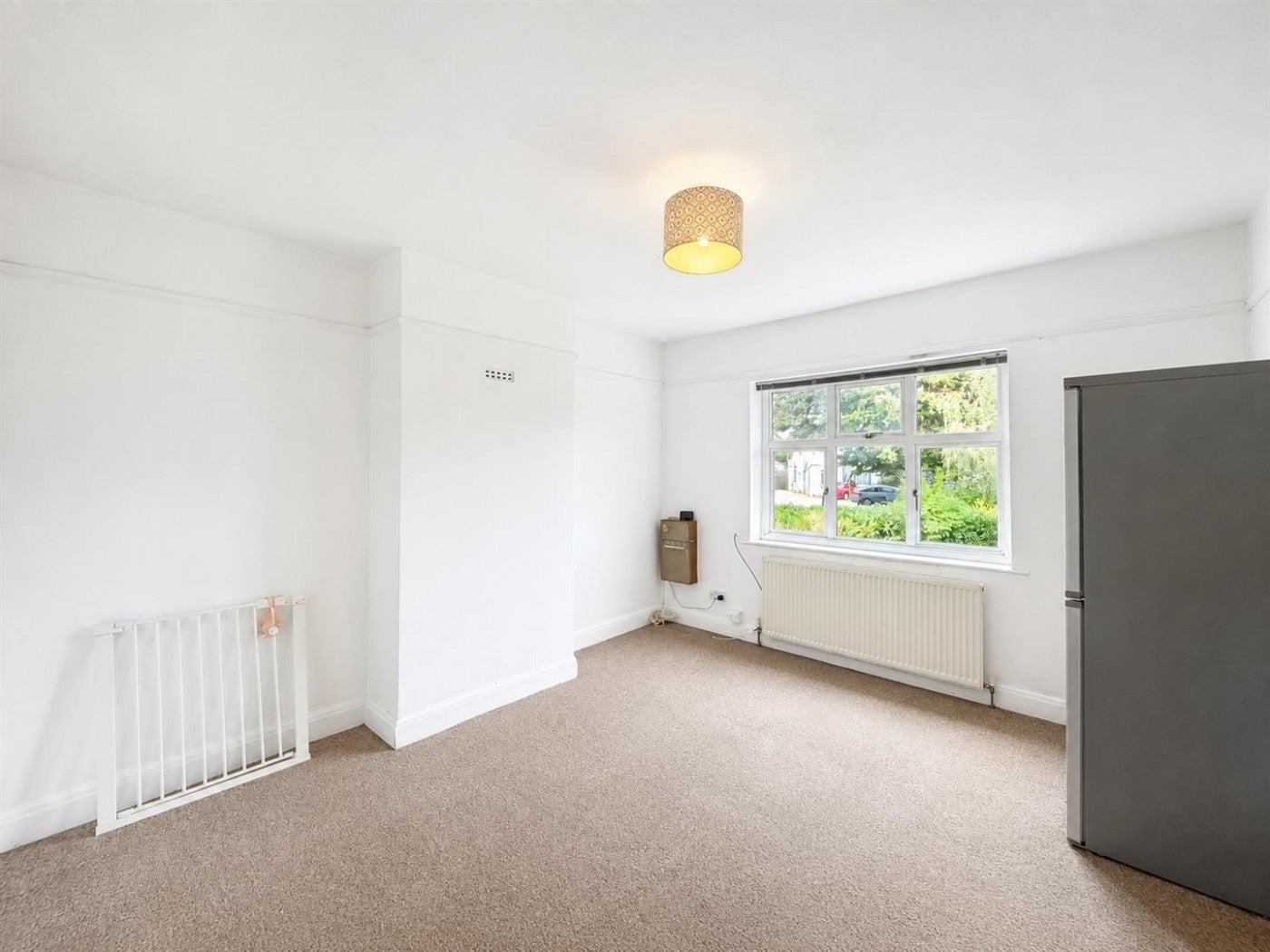 Flat Heston Road in Greater London