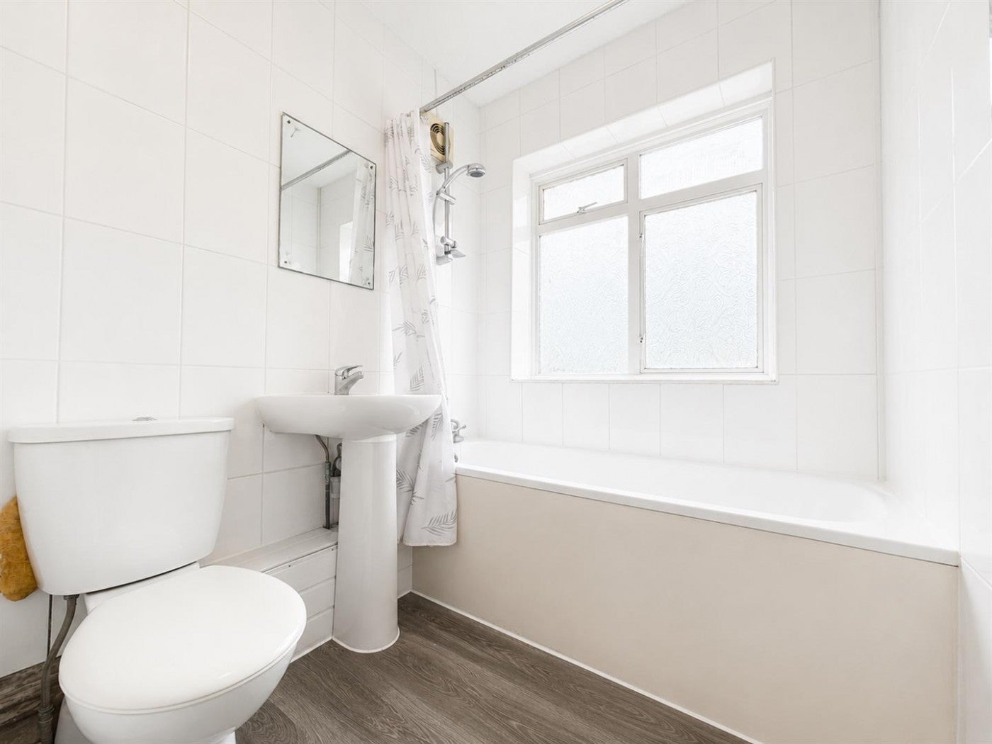 Flat Heston Road in Greater London