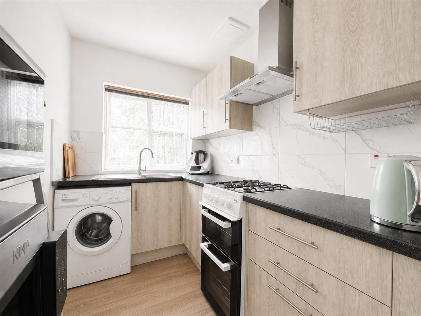 Flat Heston Road in Greater London