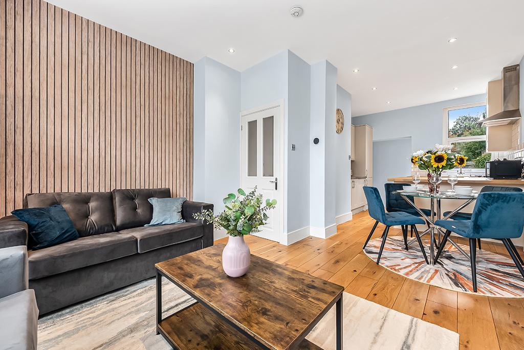 Flat Beecroft Road in Greater London