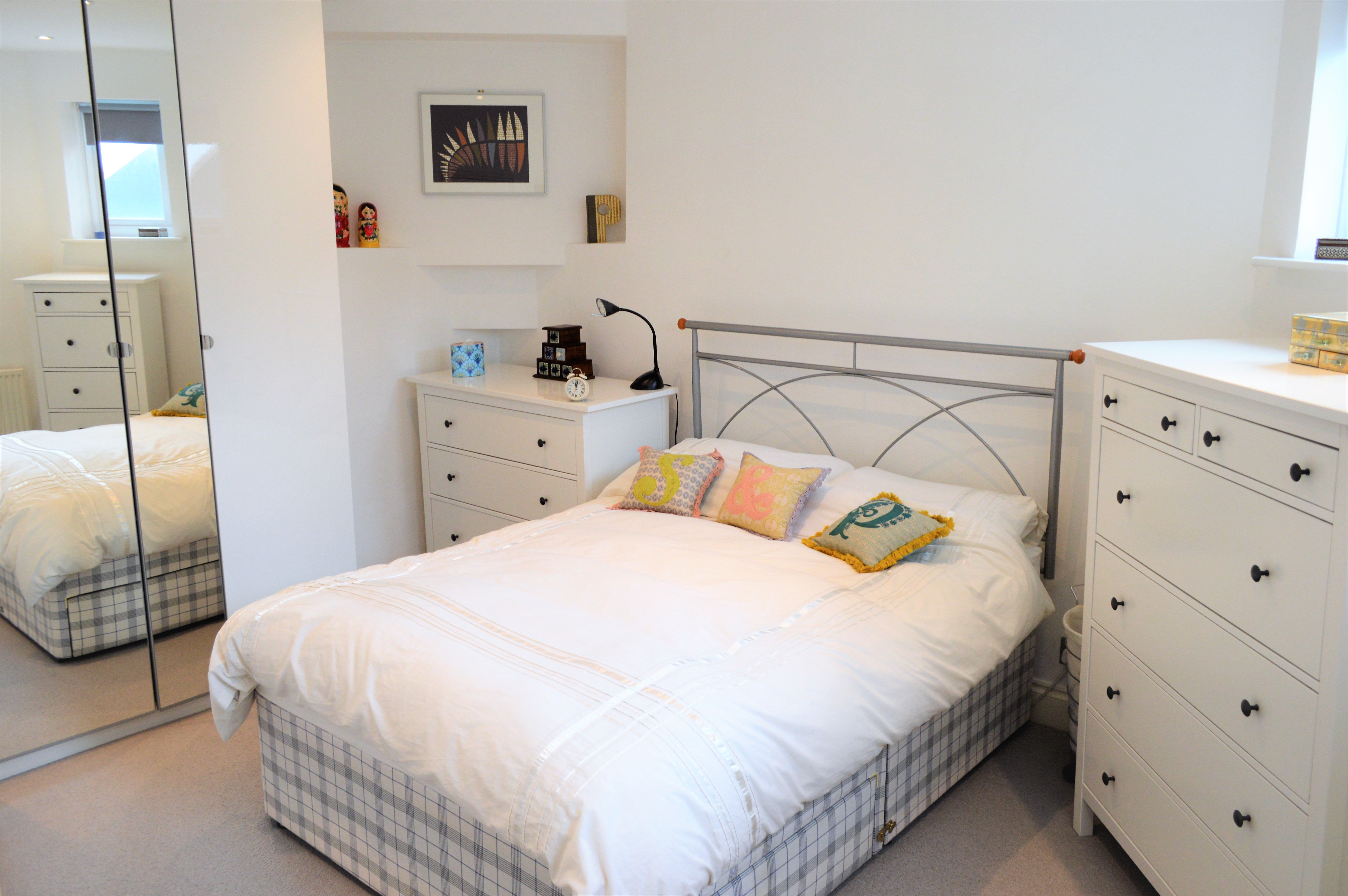 Flat Voltaire Road in Greater London