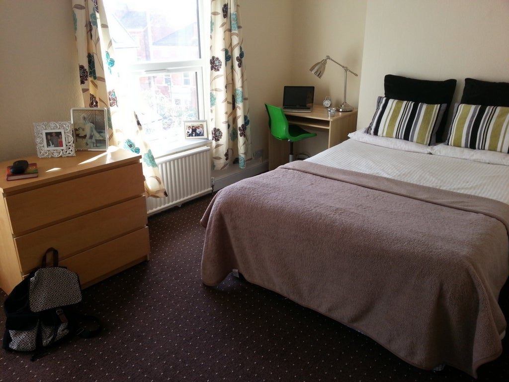Room Wellington Villas in Nottingham