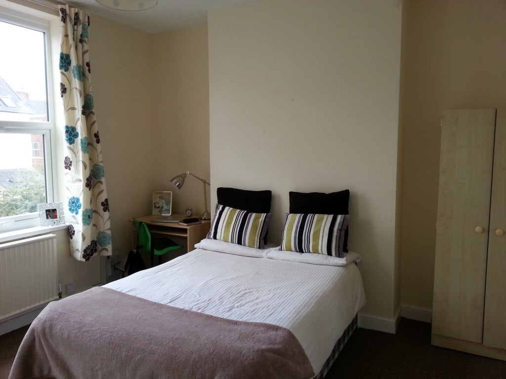 Room Wellington Villas in Nottingham