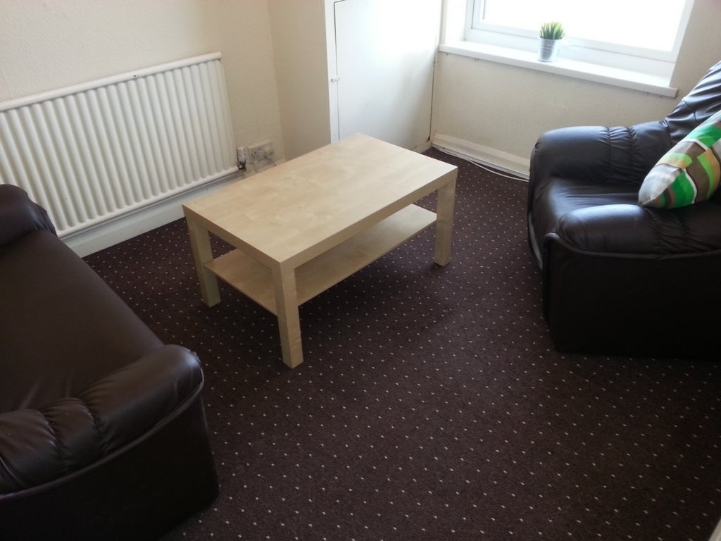 Room Wellington Villas in Nottingham