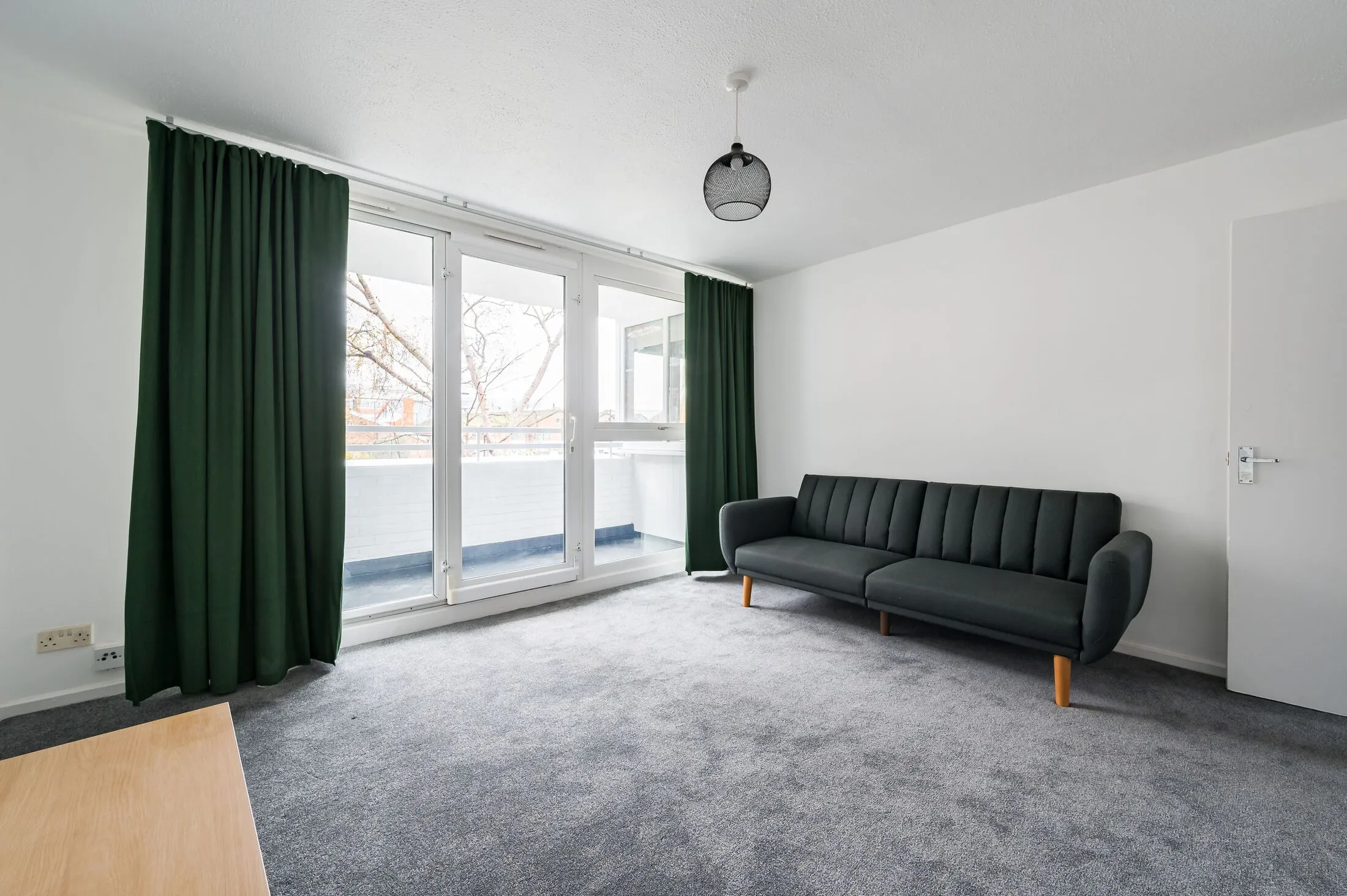 Flat Tiverton Road in London