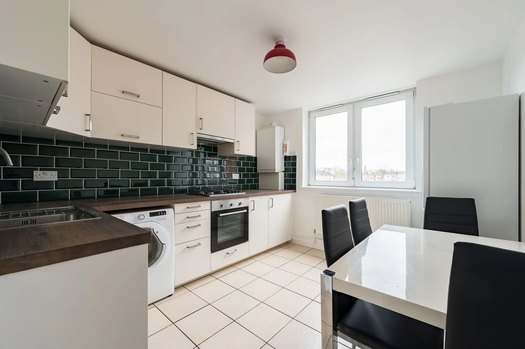 Flat Tiverton Road in London