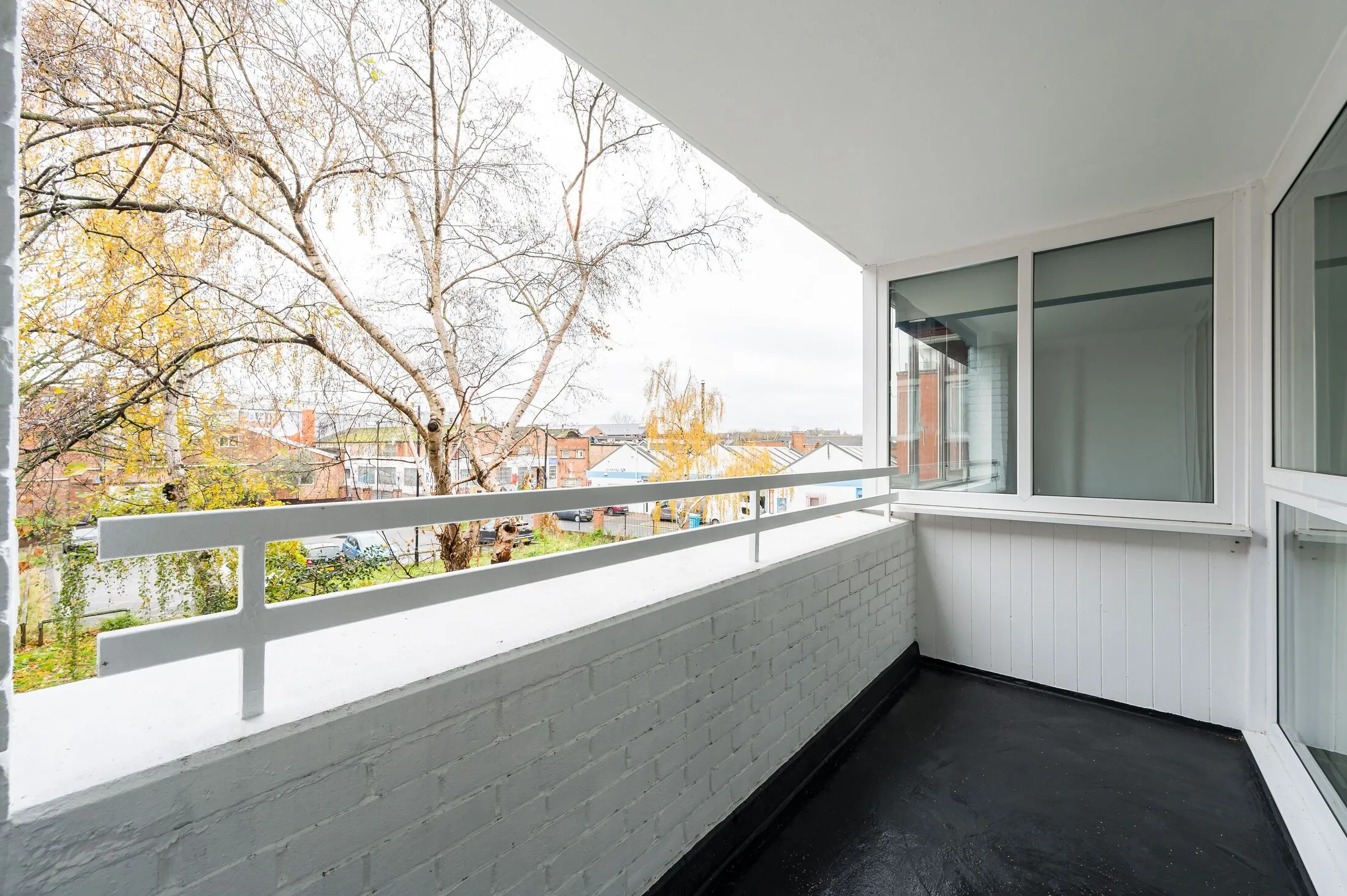 Flat Tiverton Road in London