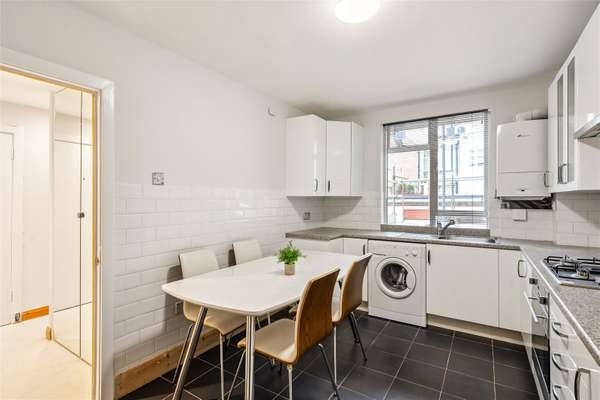 Flat Alleyn Court in City of Westminster