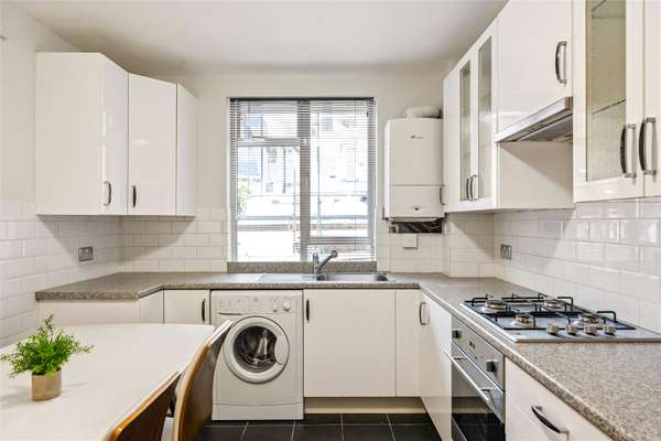 Flat Alleyn Court in City of Westminster