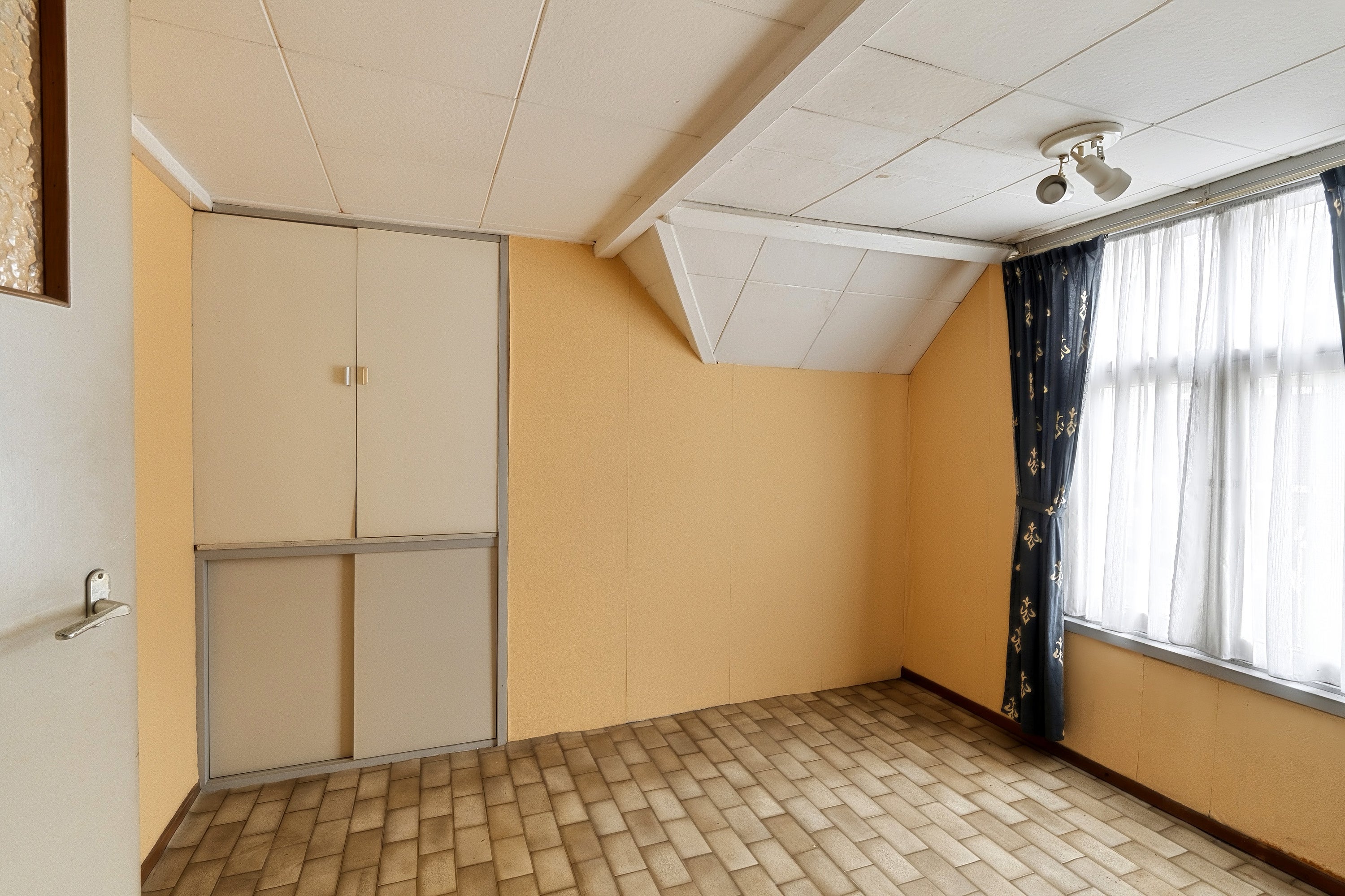 Tussenwoning te koop: Emmastraat 34, Vlaardingen