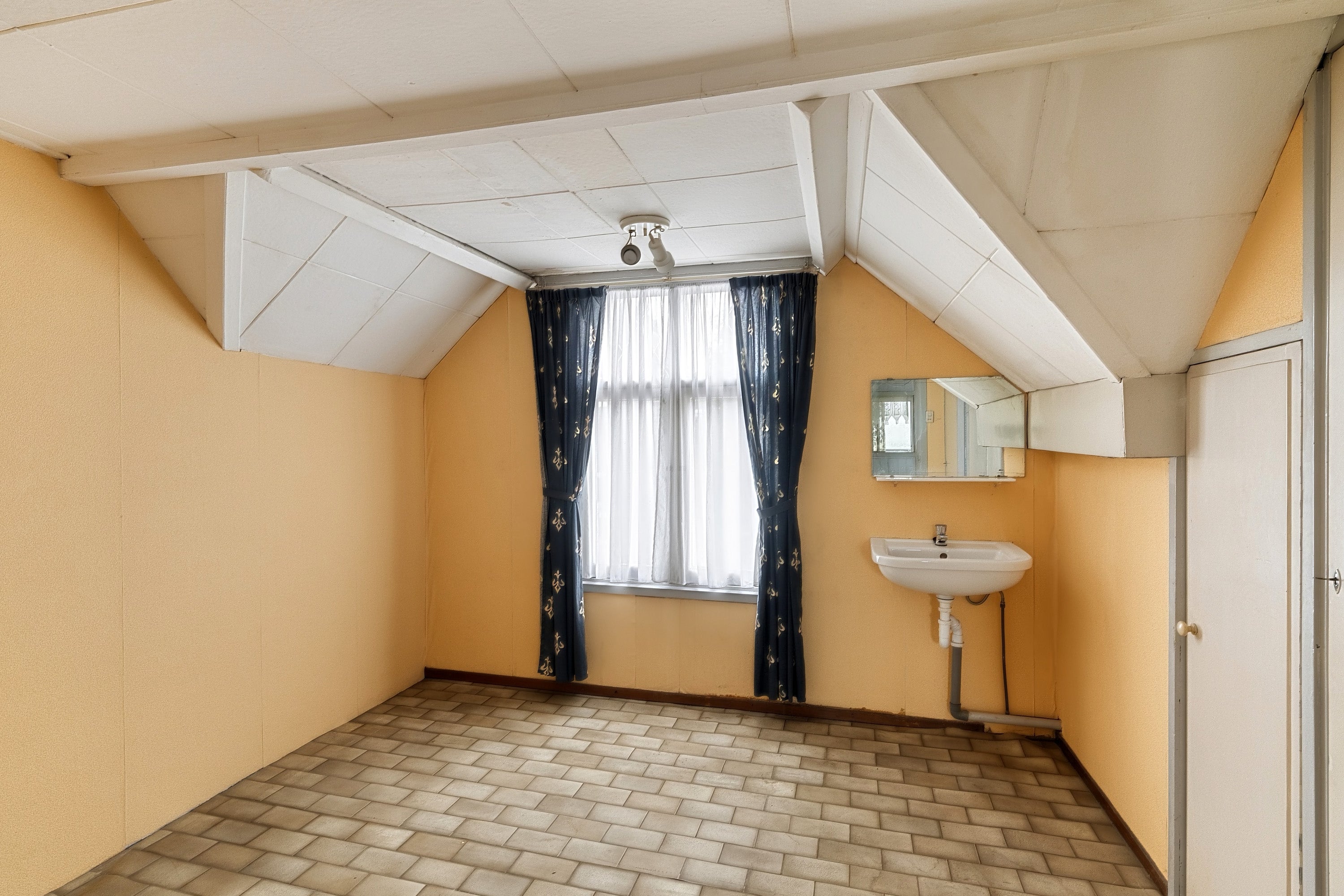 Tussenwoning te koop: Emmastraat 34, Vlaardingen
