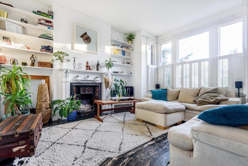 Flat Friern Road in Greater London