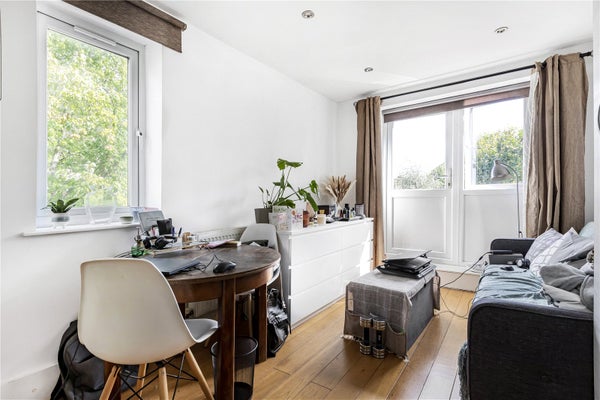 Flat Campbell Road in London